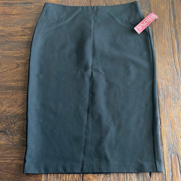 NWT Women’s Skirt (0133) - Picture 1 of 4
